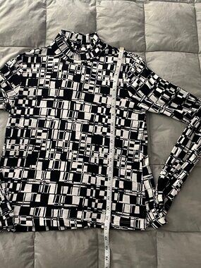 Black and white 60% cotton top size XS